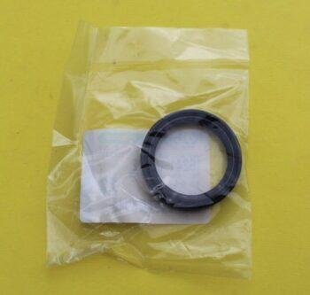 Kubota 1624104212 Oil Seal - Image 2